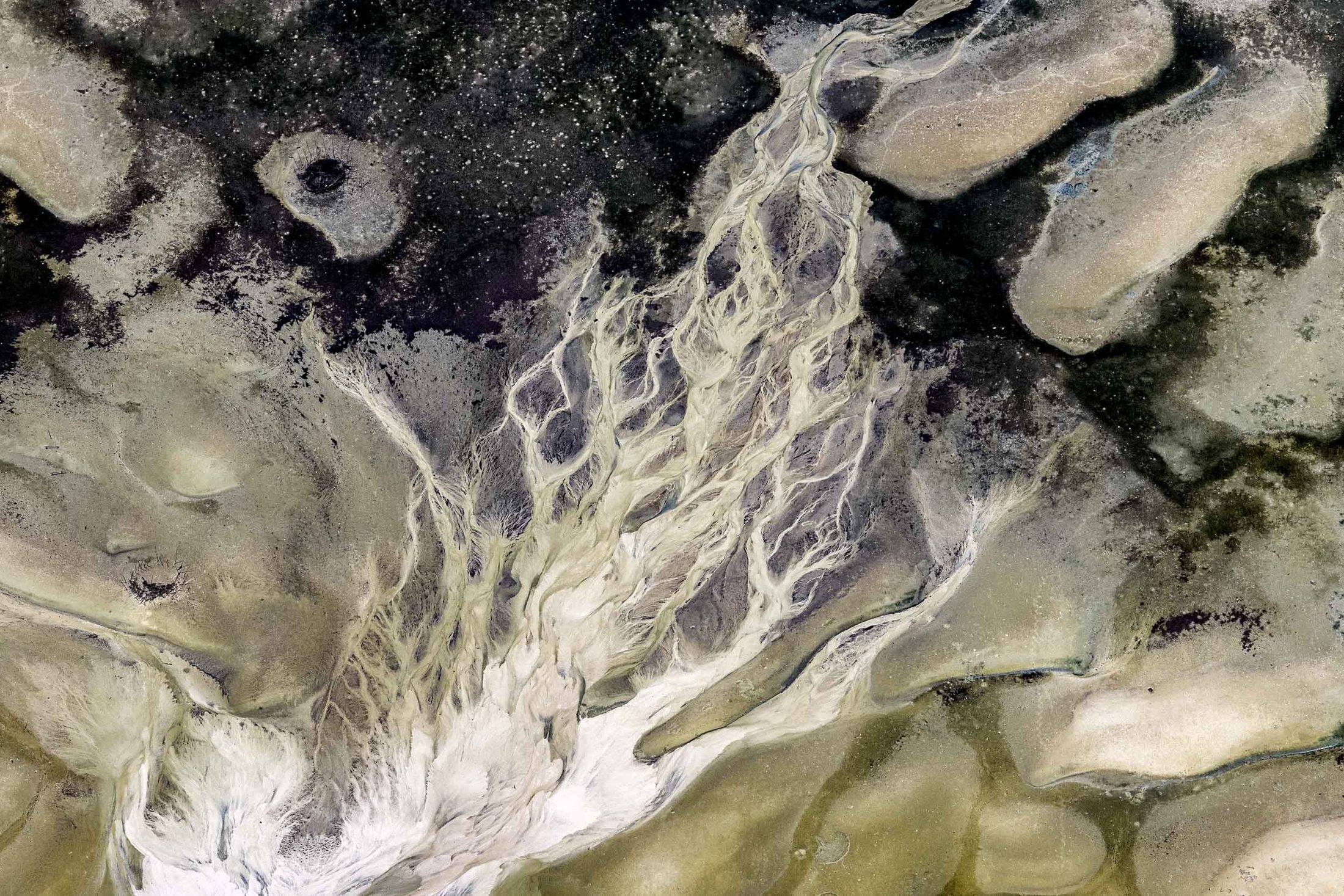 Uiler Costa-Santos: Sizígia. The Brazilian aerial photographer captures the movement of the tides and creates picturesque dream worlds